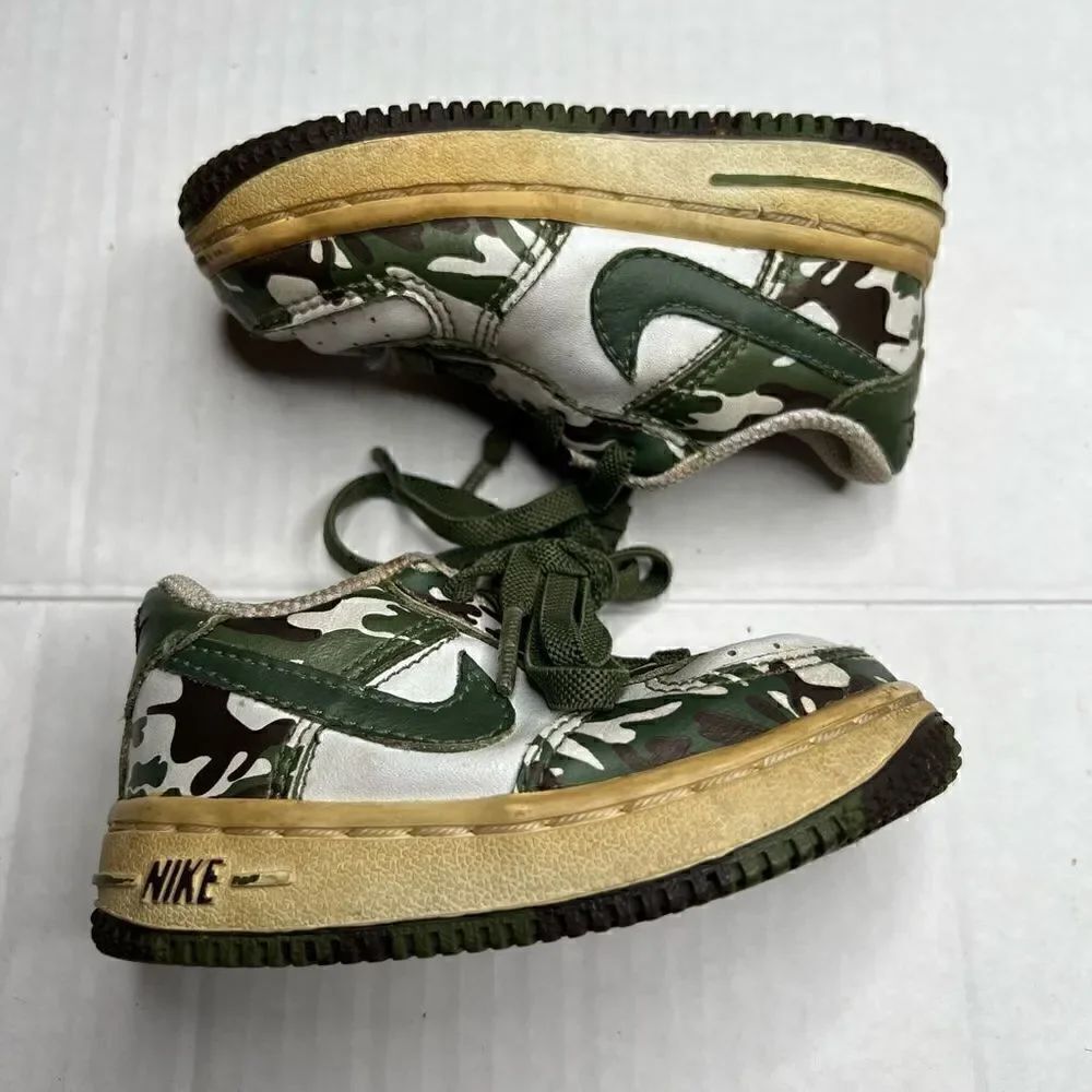 Nike Air Force 1 size 5C low green army camo sneakers